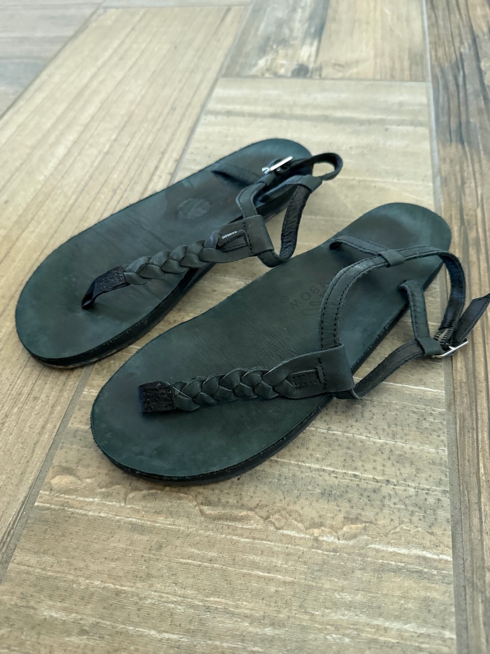 Rainbow T-Street Sandals size medium